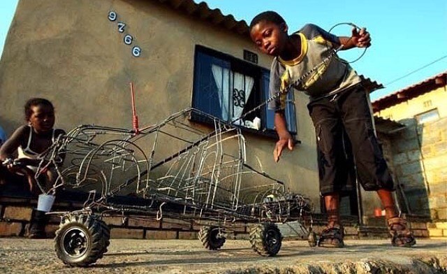 26166680_348582228943534_917527725569520333_n