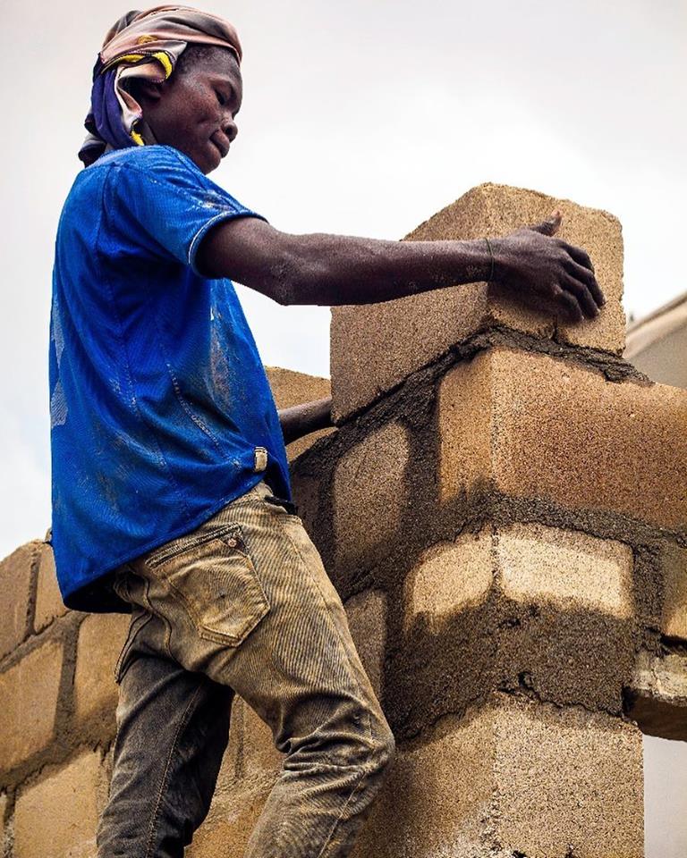 35819507_414783808990042_4377978624305790976_n